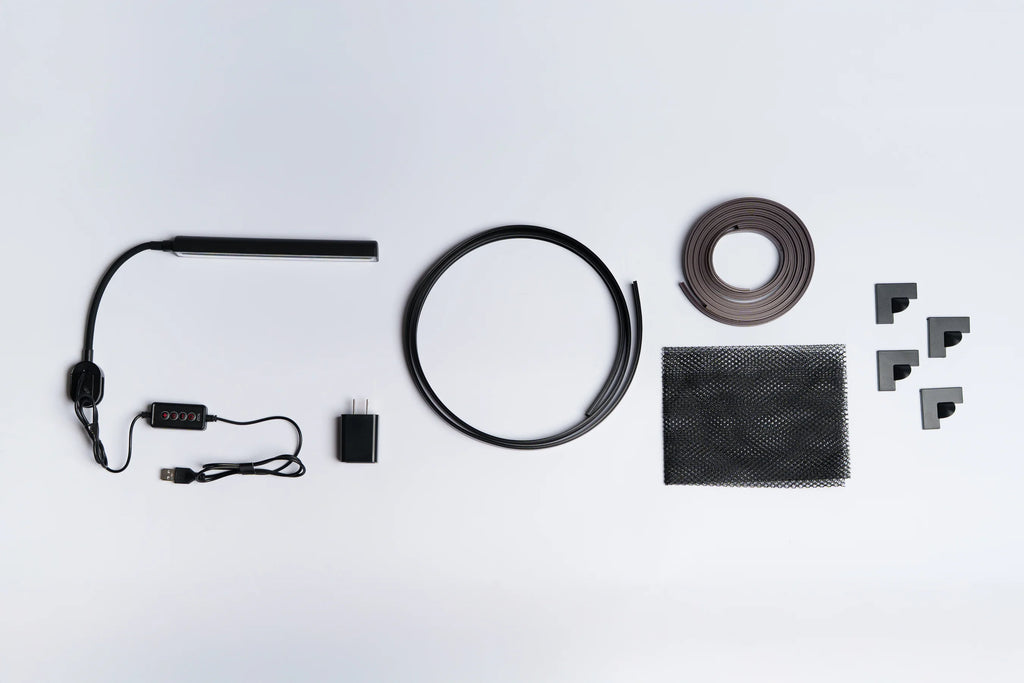 LED light, Mesh net magnetic lid, hang on filter, activity booklet, lesson guide, 6 galloon glass tank, power adapter.